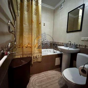 Довгострокова оренда 2к Квартира Братів Дужих (Комарова) вулиця