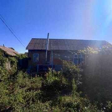 Чутове, окремий будинок з родючою земельною ділянкою.