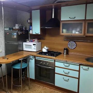 Героїв просп., 10