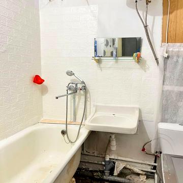 Менахем-Мендл Шнеєрсона вул. (Мініна), 15