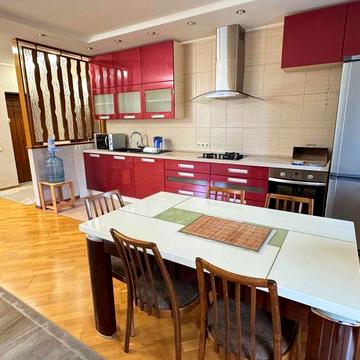 Простора 4 кім. кв, поряд зелена зона, вул. Грушевського, 12! Вишгород