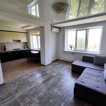 Героїв просп., 18