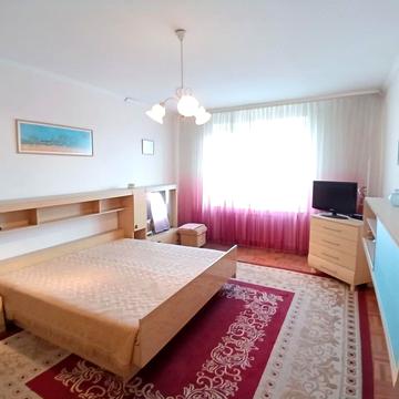 Грушевського вул., 40