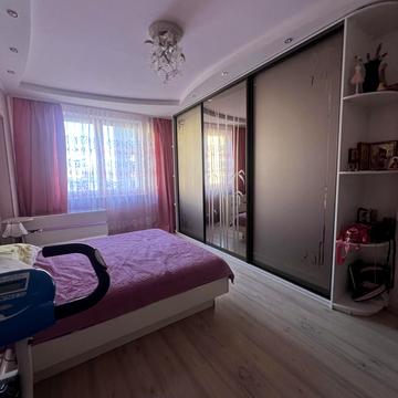 Раїси Окіпної вул., 8