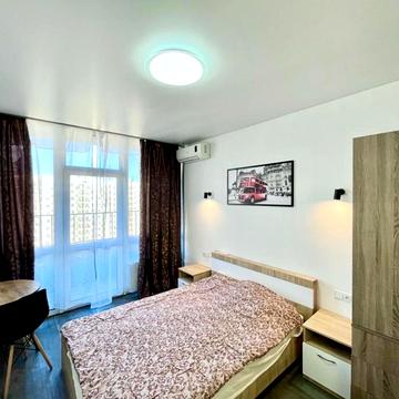 Полковника Гуляєва просп. (Маршала Жукова), 111