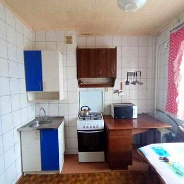 Продам 1 к. квартиру в смт . Буди, з індивідуальним опаленням.