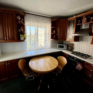 Сдам 3к Новоместенская с ремонтом мебелью и техникой