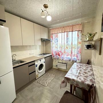 Баяна вул., 8