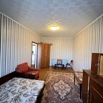 В продажу 1 к к вул. Будівнльників / Колос