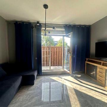 Нові Петрівці, Таун Хаус