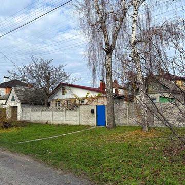 Продаж будинку на приватизованій земельній ділянці.