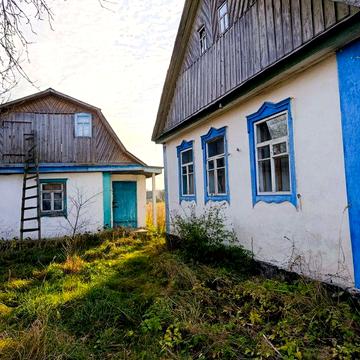 Продається будинок у сільській місцевості.