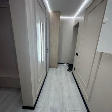 Продається 2 кімнатна квартира в центрі міста .