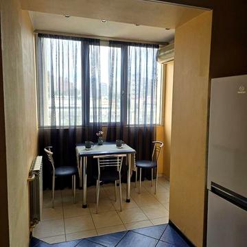 Реальная ! Сдается 3х кв-ра м.Дворец Украина 2 мин , Антоновича 122