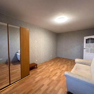 Поліська вул., 15А. Метро Бориспільська. Продаж 1к квартири.Вид на ліс