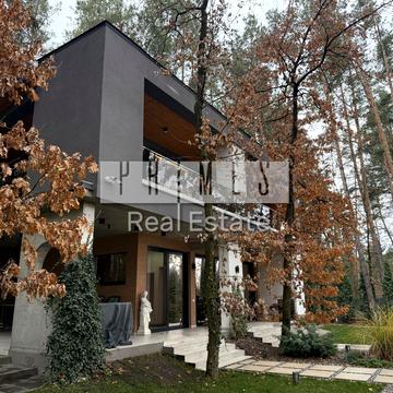 Першотравнева вул., 12