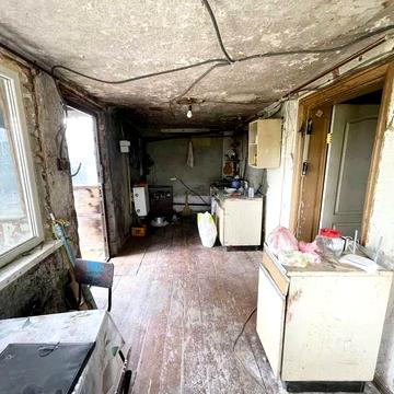 Продається будинок по червоній лінії