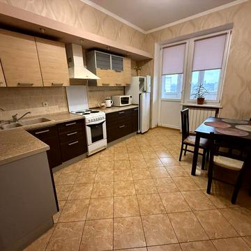 Продаж видової 3 кім.кв. вул.В.Івасюка 6 ( 120 кв.м)