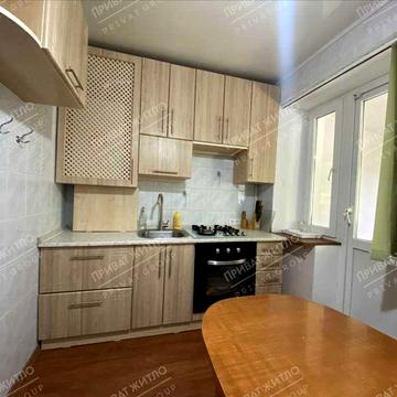 Трикімнатна квартира з автономним опаленням біля зупинки!