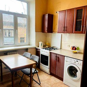 Квартира в Голосіївському районі, є газова колонка