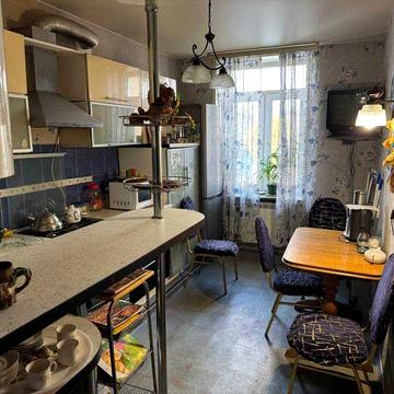 Продам 2-х комн.кв. по пр.Соборный, р-н театра Магара