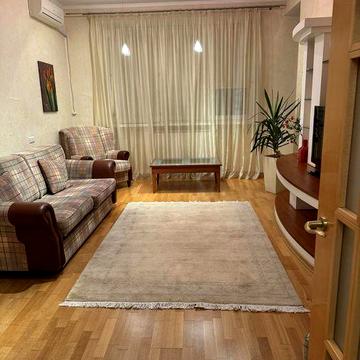 Велика двокімнатна парк Наталка 3 поверх