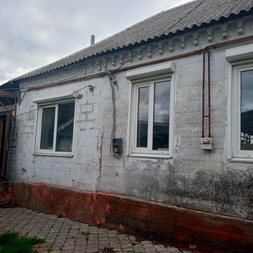 г.Днепр,жм.Фрунзенский ул.Штормовая.Продам пол дома,под ремонт.Торг