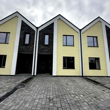 Таун поряд з школою та садочком, газ, центральне водовідведення