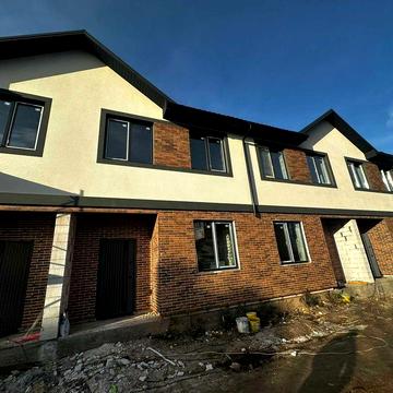 Таунхаус з центральними комунікаціями, газом поряд школа, садок в Бучі