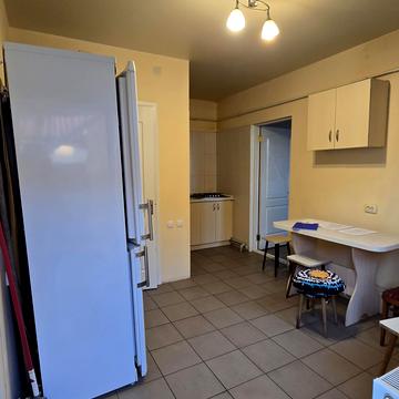 Левадівська вул., 26