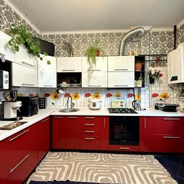 Велика 2 к квартира з підвалом, гардеробною, кладовою. Гостомель парк