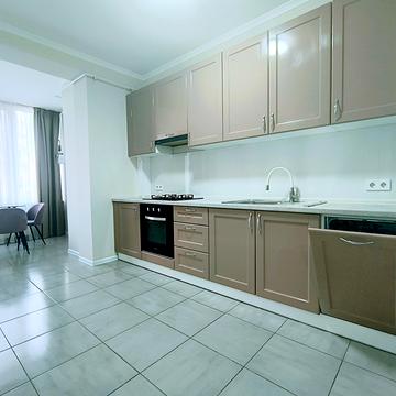 Академіка Амосова вул., 63