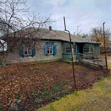 Продам газифицированный дом. Земли 44 сотки. Центр