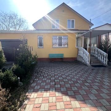 Квітнева вул.