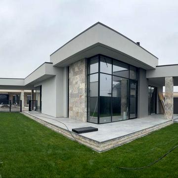 Будинок в Ужгороді 3 спальні, 5 соток, котеджне містечко ROCK GARDEN