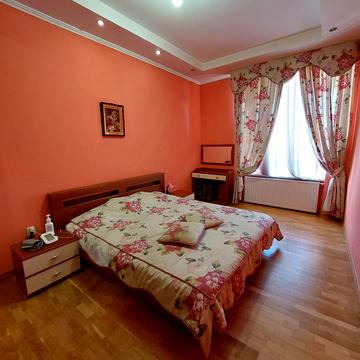 Вячеслава Чорновола просп. (), 15