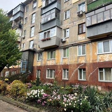 Продам 1 к кв вул Макарова ост ДЮСШ