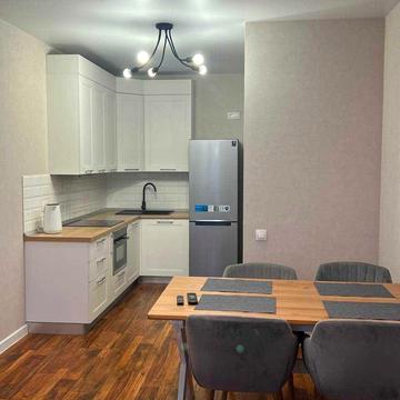 Зарічна вул., 2