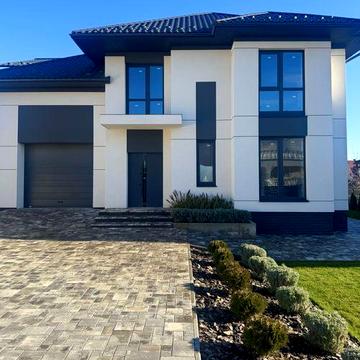 Новий будинок біля міста