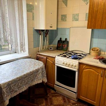 Продам 3к кв-ру з газовим опаленням.2/9 цегл.будинку