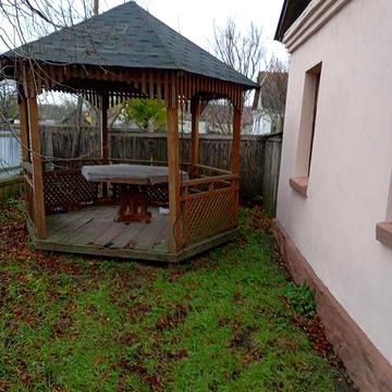 Продам будинок на краю села біля лісу та  зарибленого озера  де тиша .