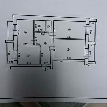 Продається трьохкімнатна квартира ( сирець) .