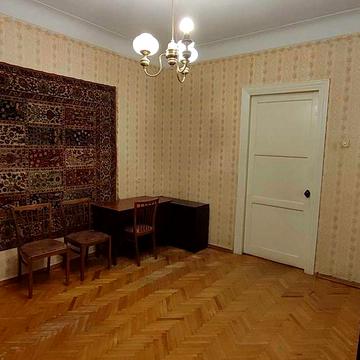 2х окрема, сталінка. М. Лук’янівська - 800м. Без %.
Вул. Татарська, 2Д