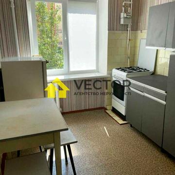 Хмельницького Богдана вул., 36