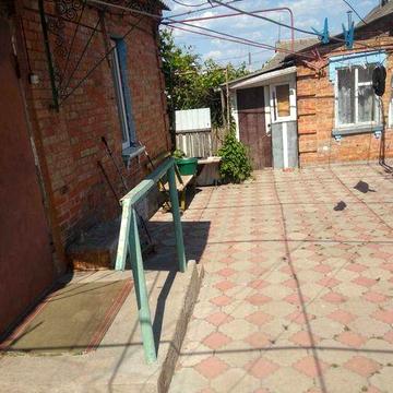 Продам полдома в г. Никополь или поменяю на 2-х квартиру.