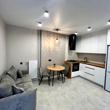 Угорська вул., 12