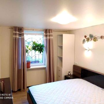 Леонтовича вул., 5