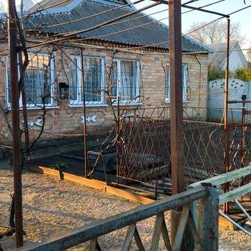 Добротний просторий будинок