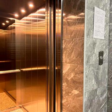 Прибуткова 3-кім Митниця: 7 хв до пляжу, 19 поверх