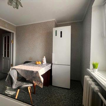 3-к Митниця, дуже тепла і суха. Черкаси